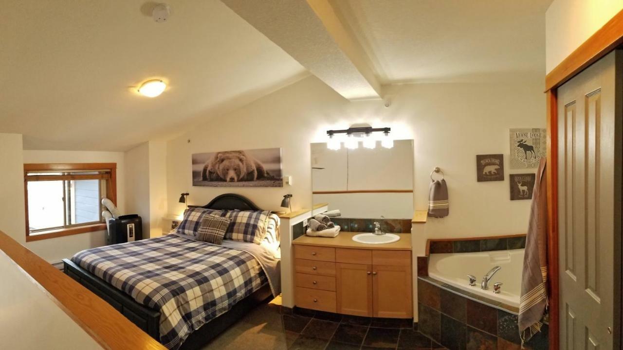 Downtown Loft, Mountain Views, Fireplace, Couple'S Retreat, Walker'S Paradise Canmore Exterior photo