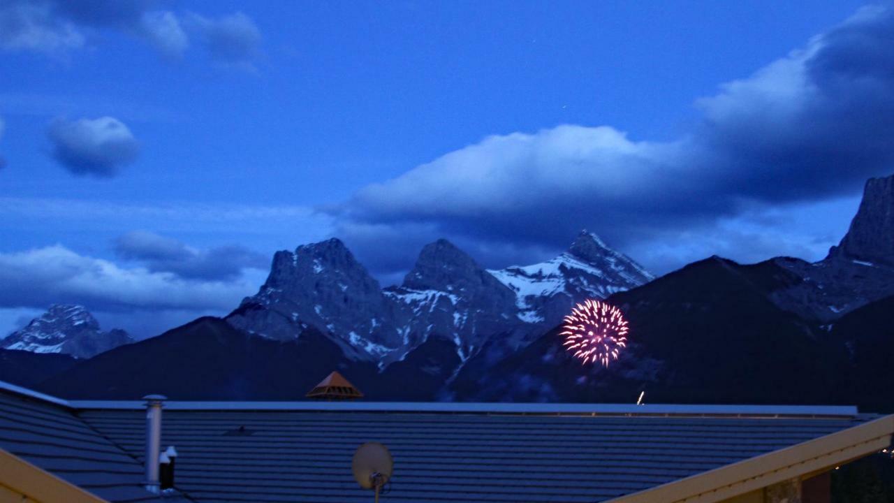 Downtown Loft, Mountain Views, Fireplace, Couple'S Retreat, Walker'S Paradise Canmore Exterior photo